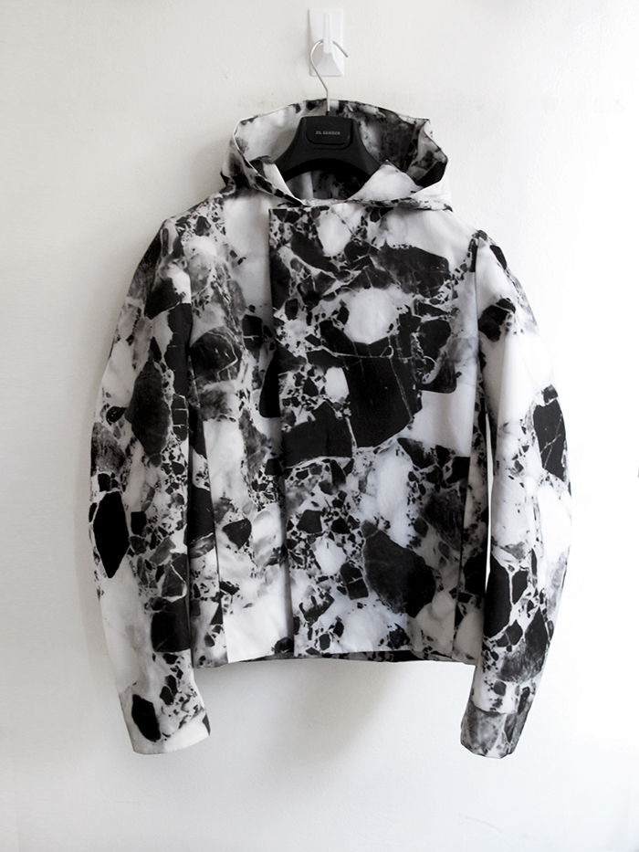 Les vêtements du Designer Raf Simons : Une sélection de 5 modèles les plus chers !